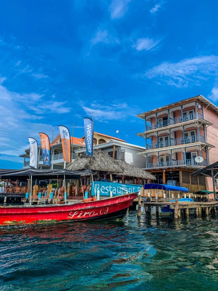 bocas-bote-scaled.jpeg